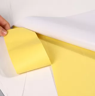 Kendinden yapışkanlı etiket kağıdı