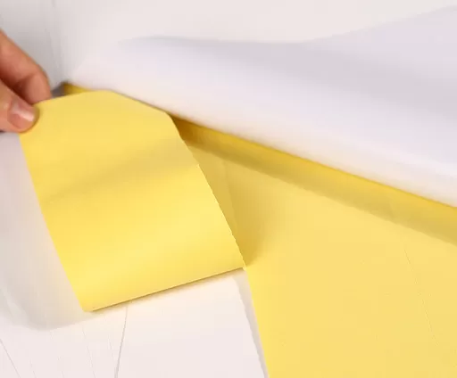 Kendinden yapışkanlı etiket kağıdı